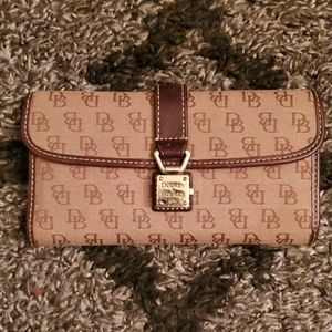 Dooney & Bourke classic wallet